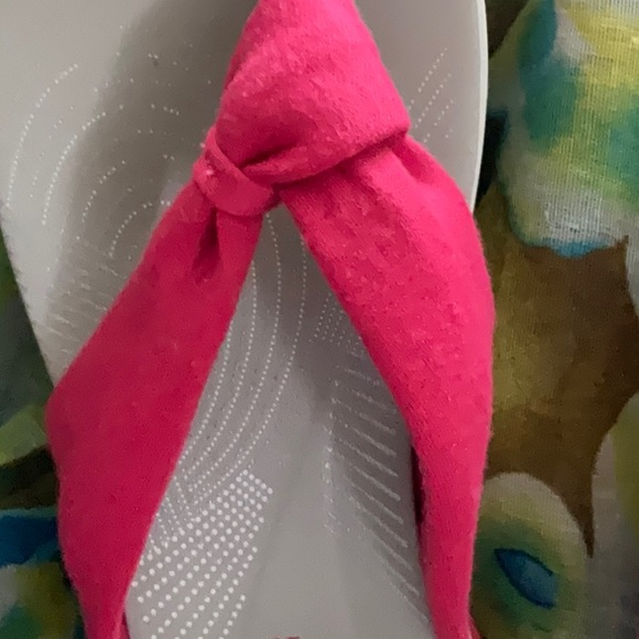 Skechers size 8 M Cloudsteppers soft cushion pink fabric flip flops - Picture 3 of 8
